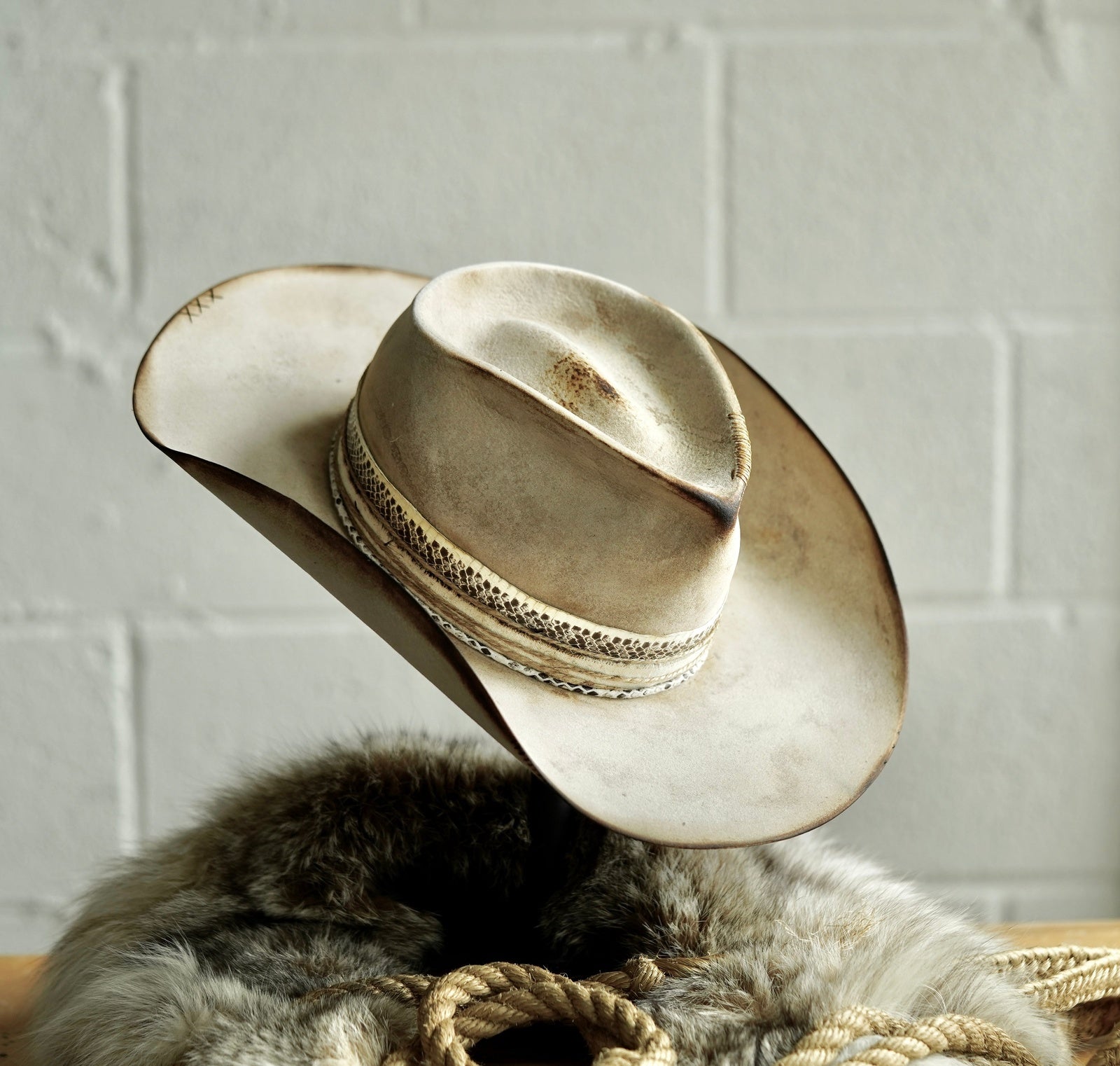 BLACK ROSIE HAT