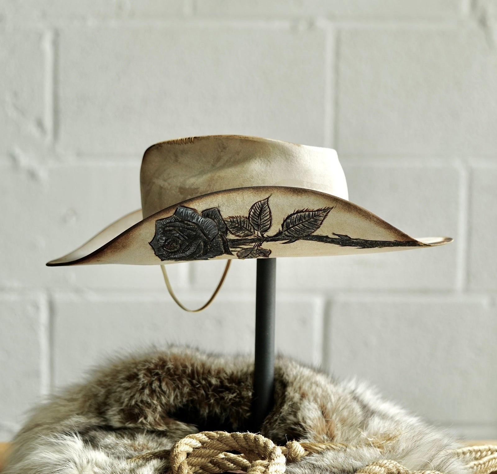 BLACK ROSIE HAT