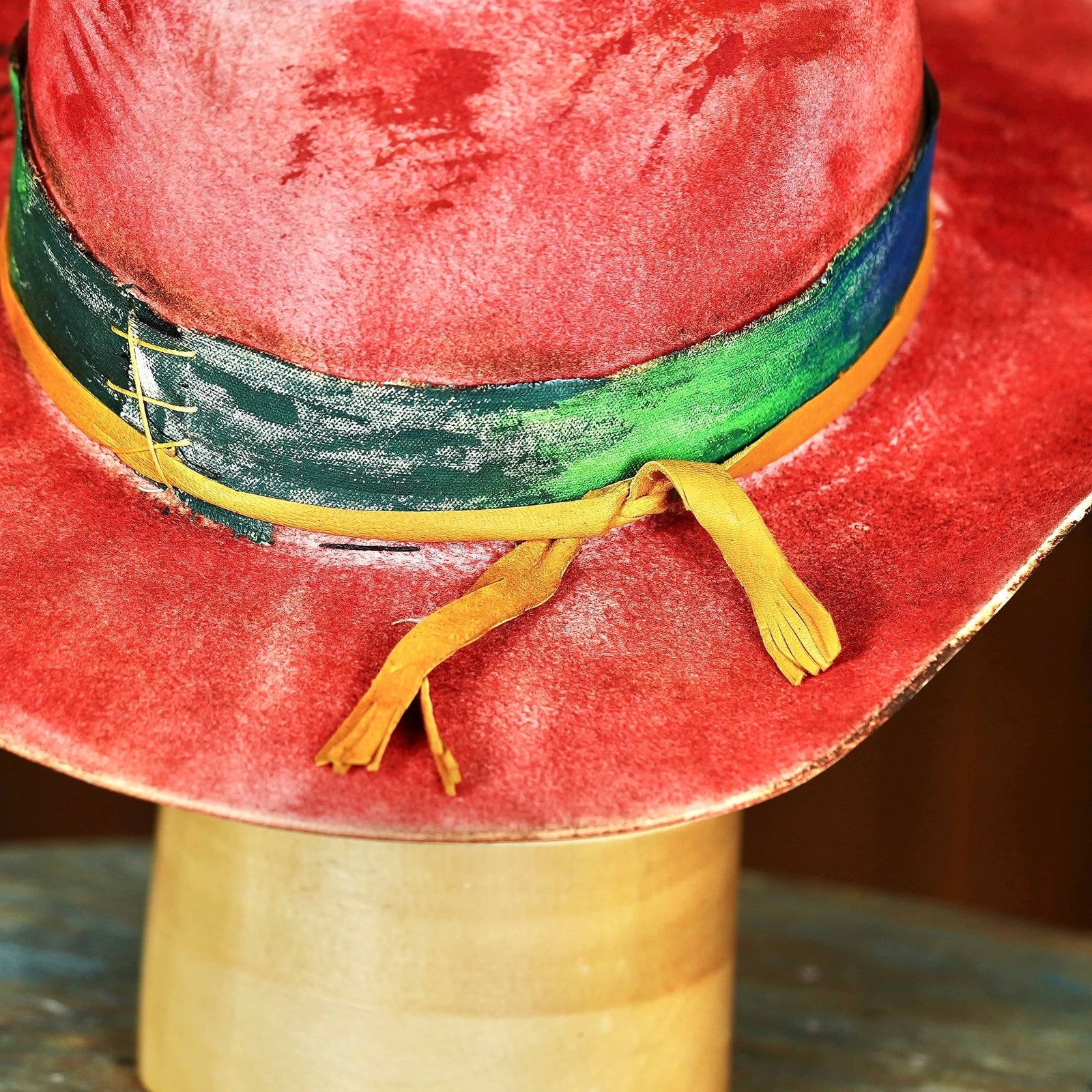 Scarlet macaw - 11.11hats